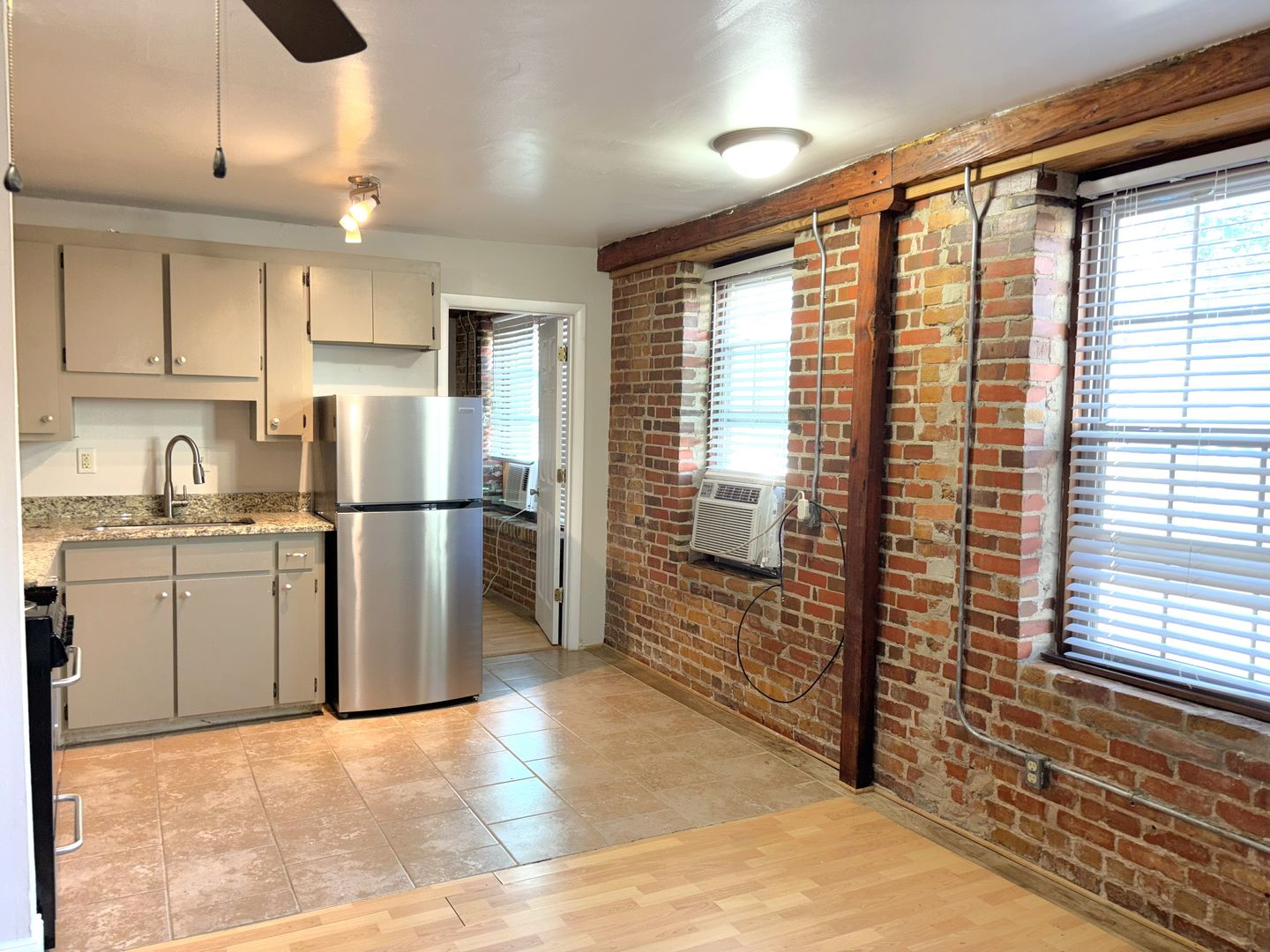 Charleston Apartment: 76 Nassau Street