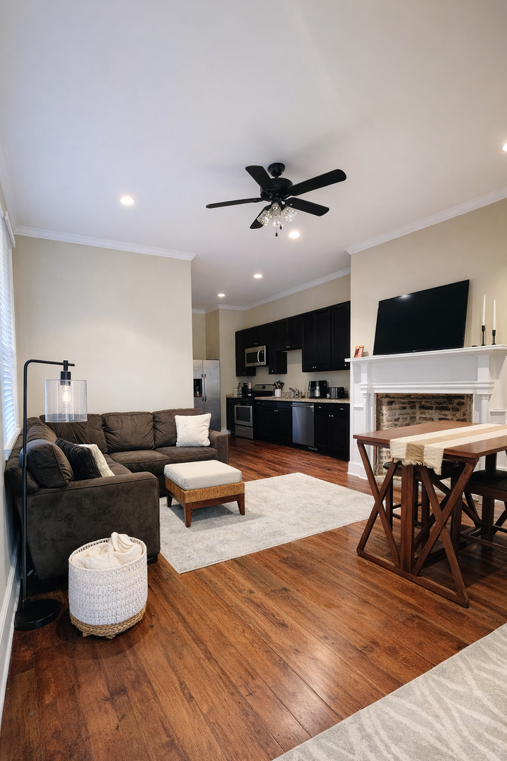 Charleston Apartment: 109 Coming Street