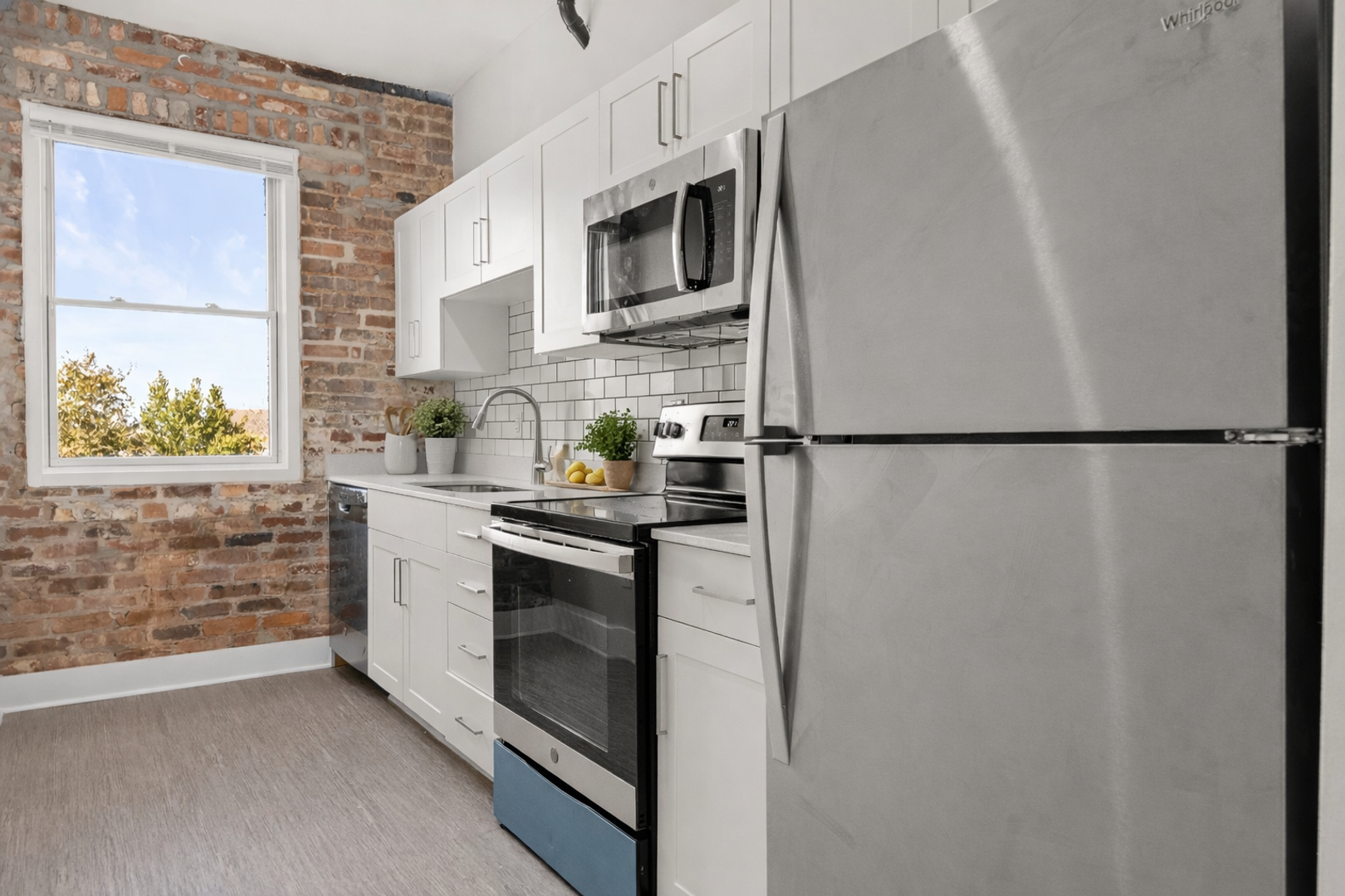 Charleston Apartment: 1000 King Street