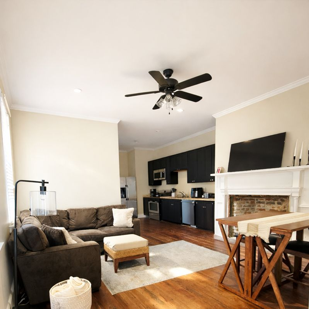 Charleston Apartment: 109 Coming Street