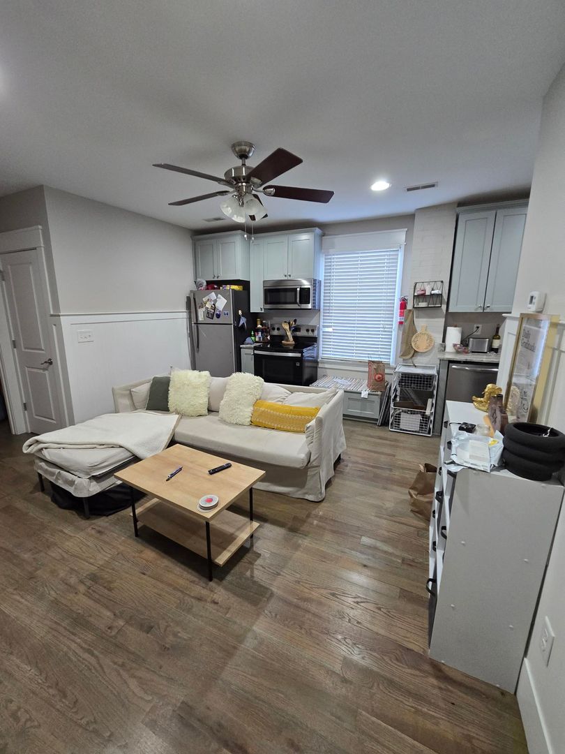 Charleston Apartment: 99 Nassau Street