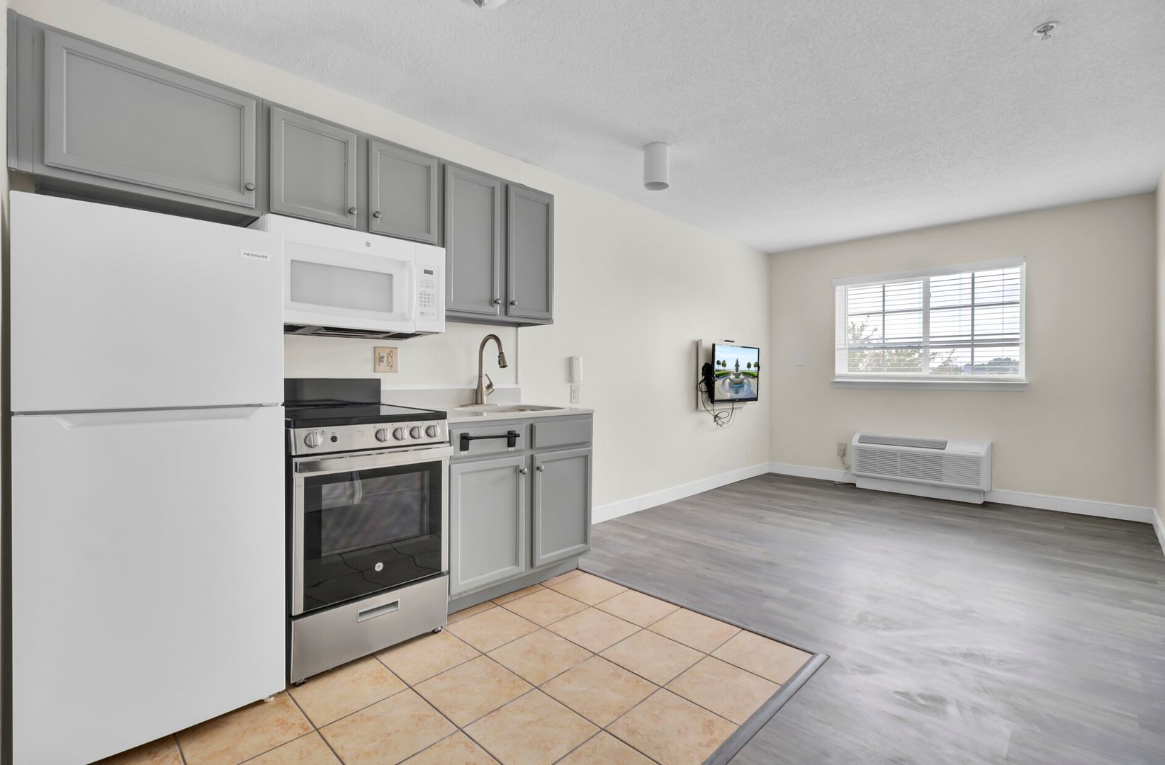 North Charleston Apartment: 7582 Stafford Road