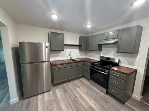 Listing photo thumbnail