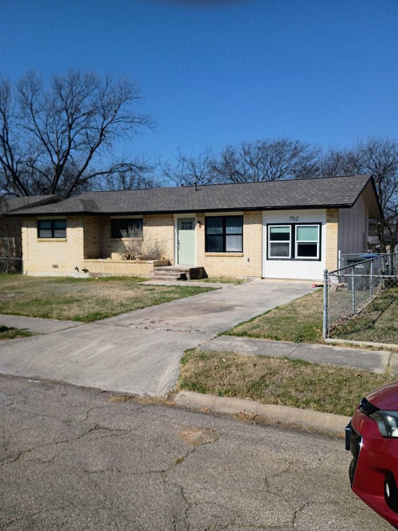 Copperas Cove House: 702 South 1st Street