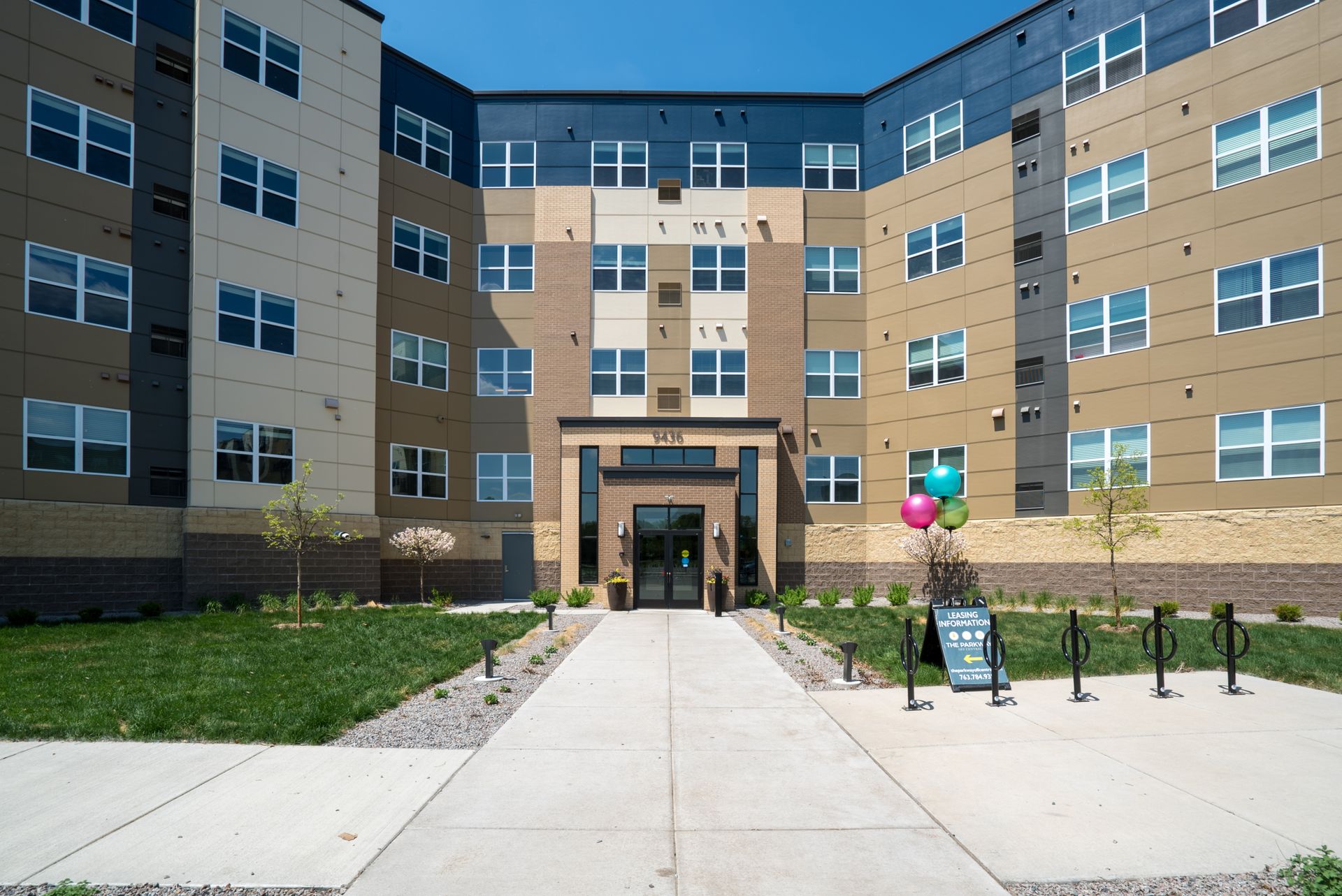 Blaine Apartment: 9436 Ulysses Street NE