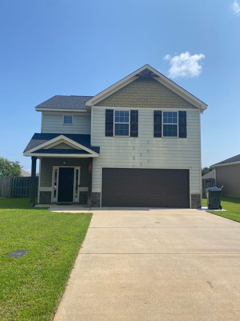 Bonaire House: 210 Edgarton Way