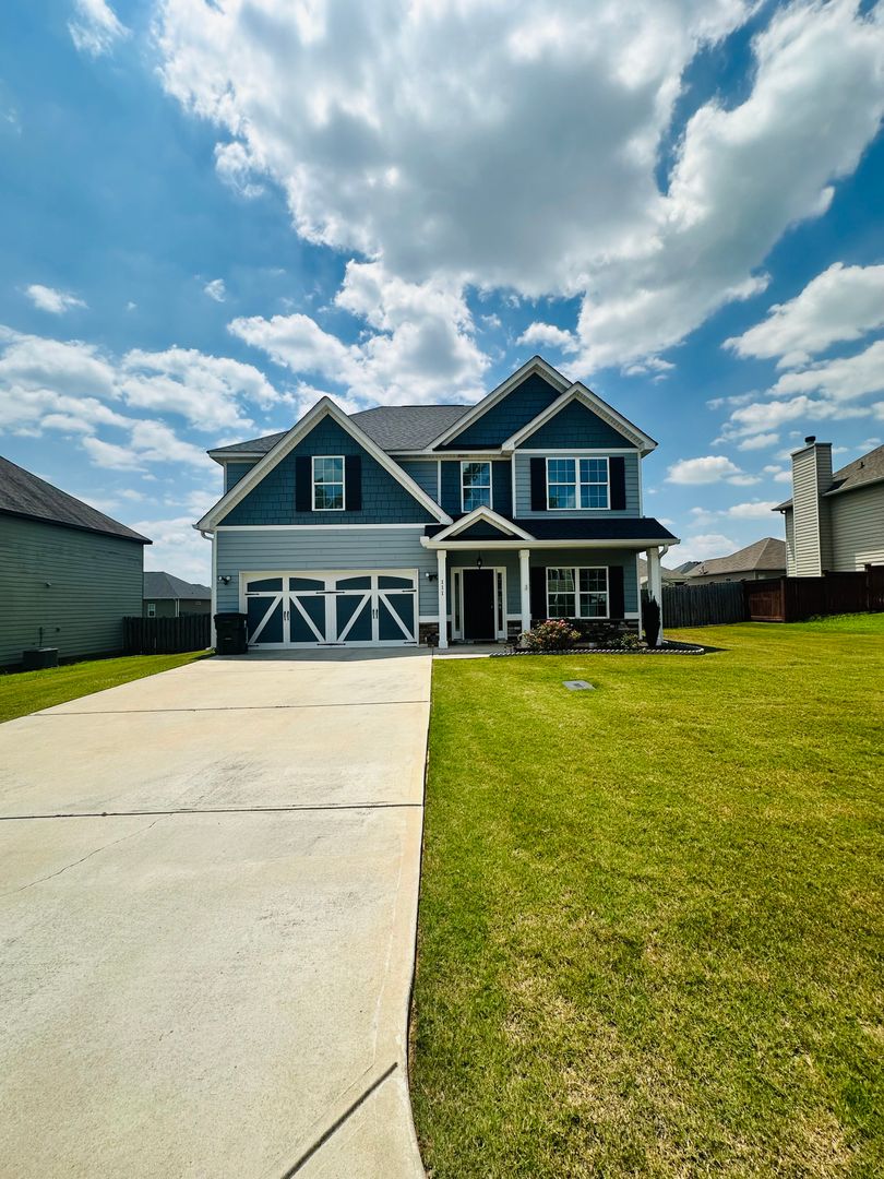 Bonaire House: 111 Catskill Lane