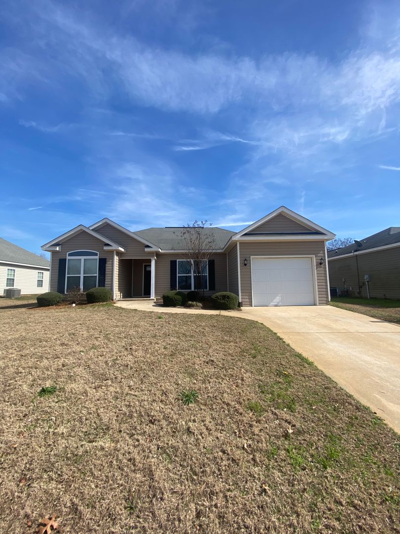 Warner Robins House: 106 Gayla Court