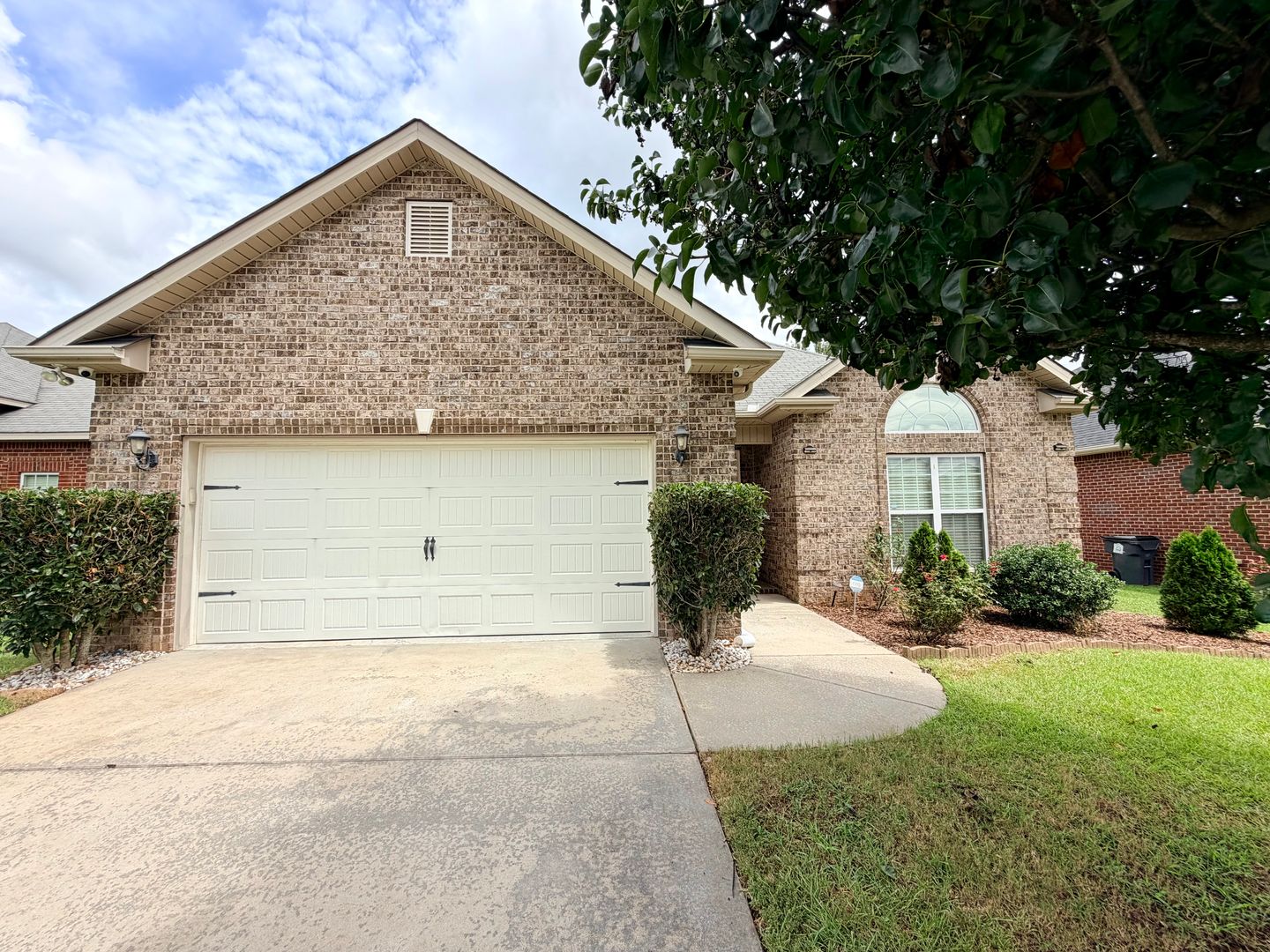 Warner Robins House: 705 Post Oak Way