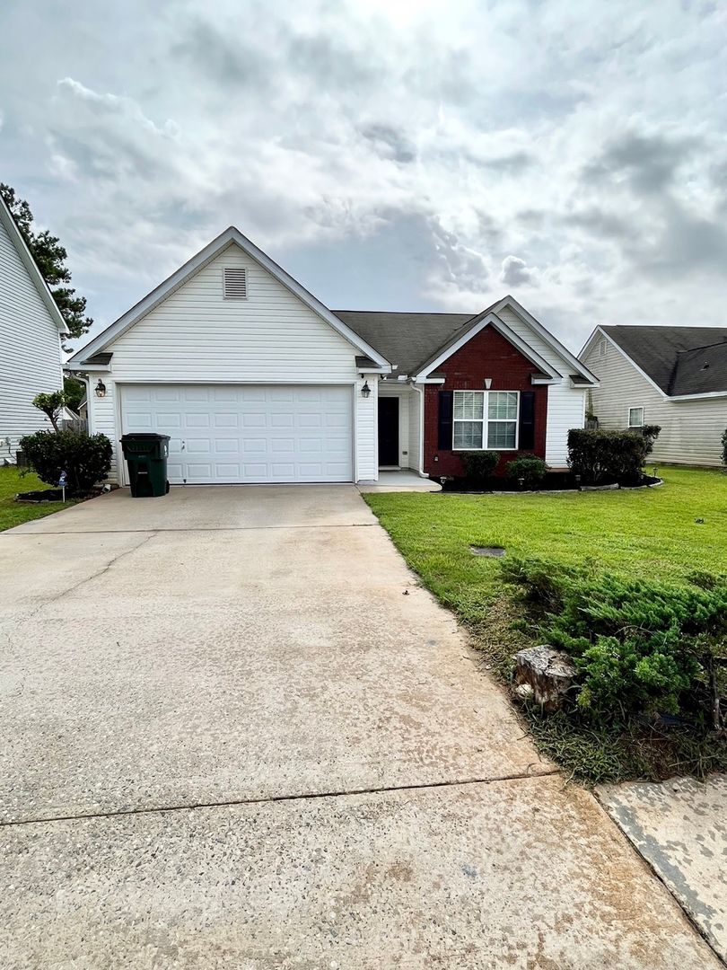 Byron House: 110 Faybrook Dr