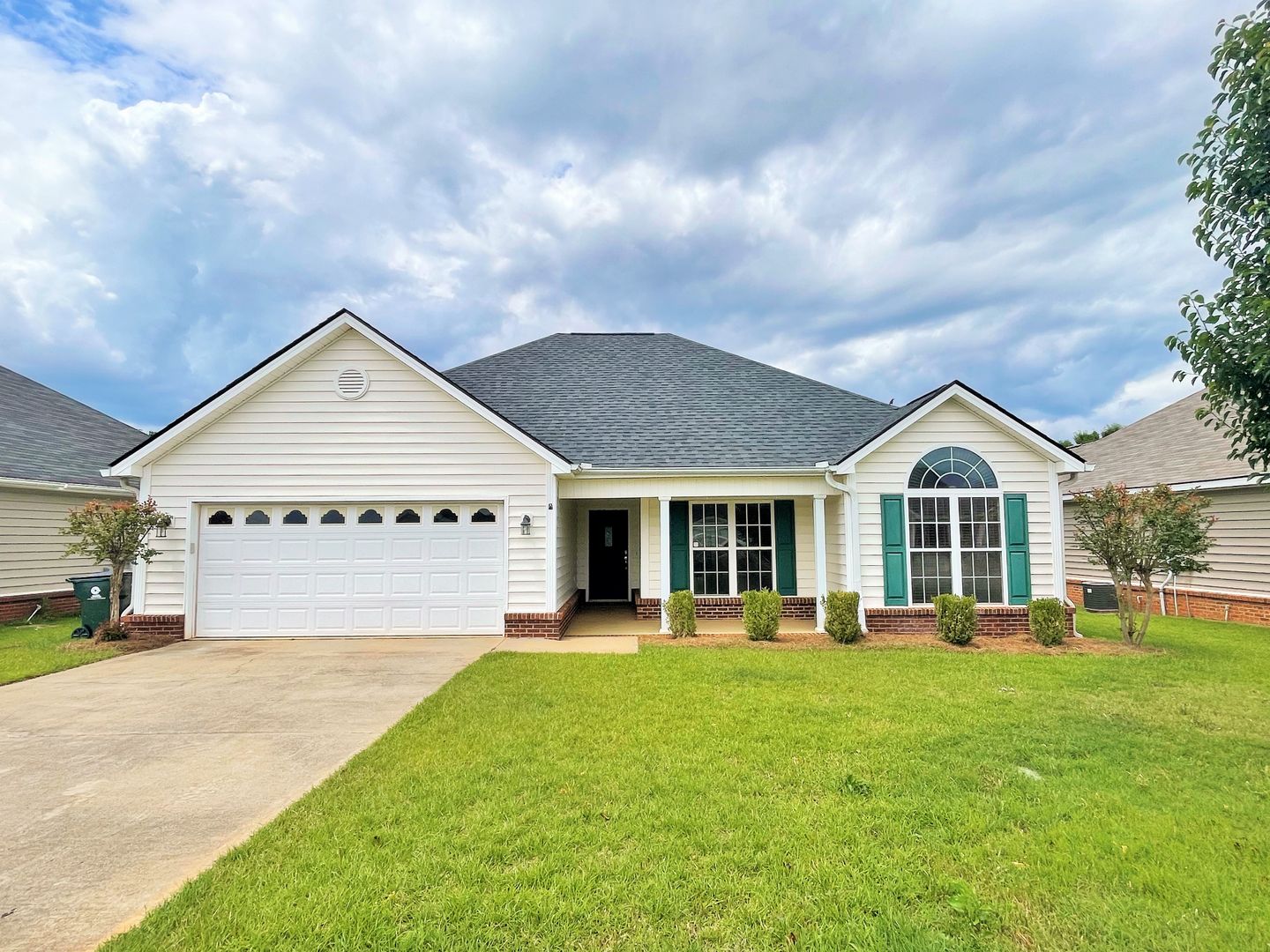 Warner Robins House: 207 North Charity Lane