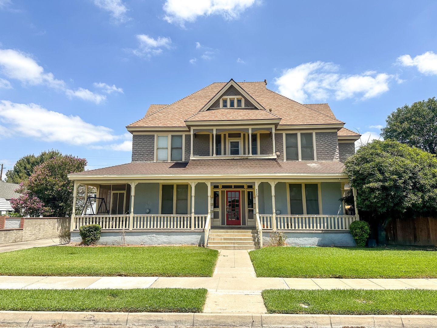 Riverside Apartment: 4537 Merrill Ave