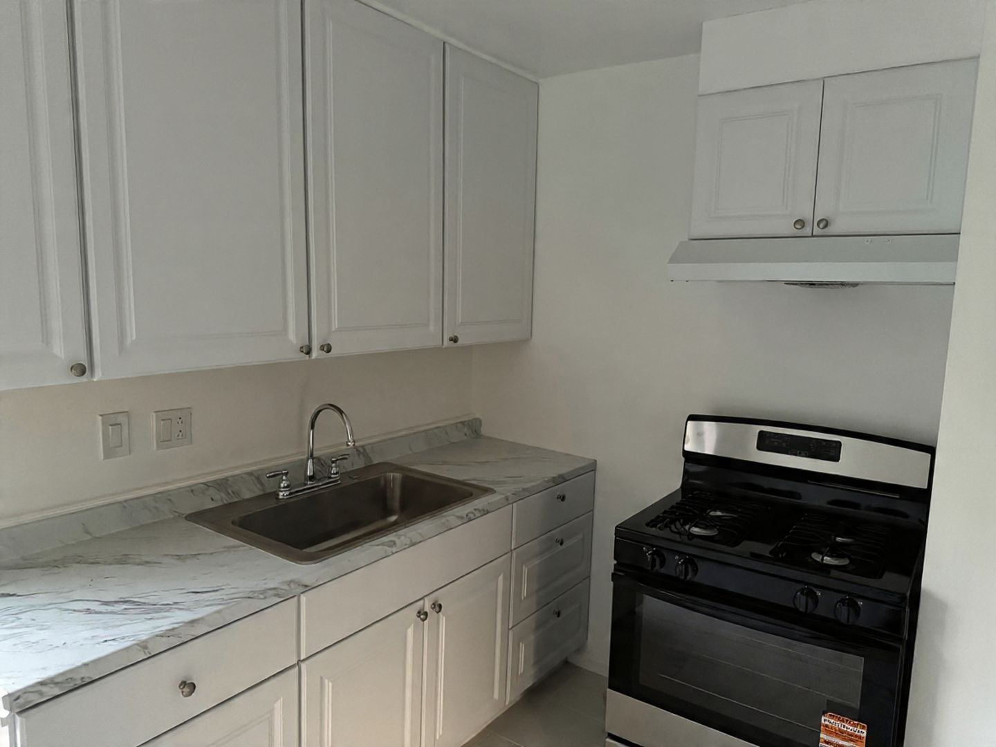 Canoga Park Apartment: 7555 Owensmouth