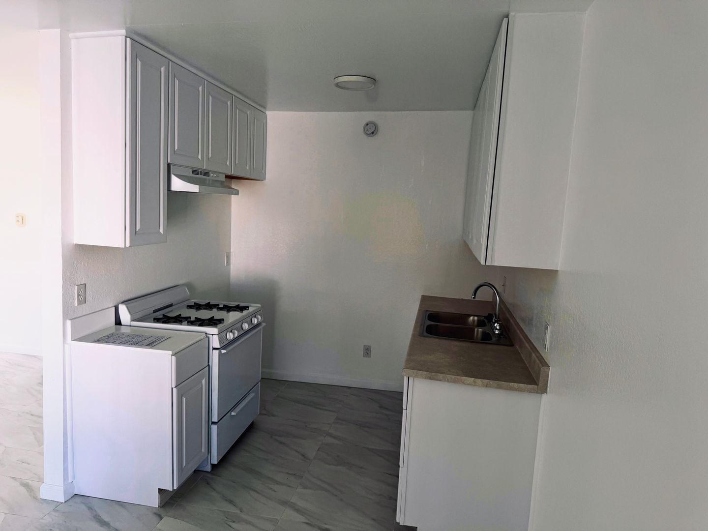 Chatsworth Apartment: 21744 Septo