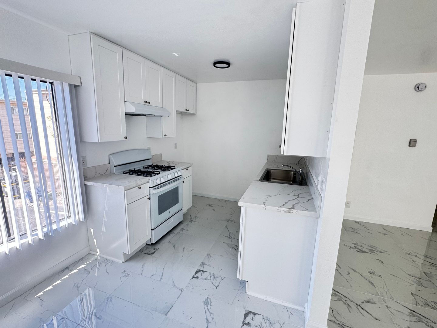 Chatsworth Apartment: 21744 Septo