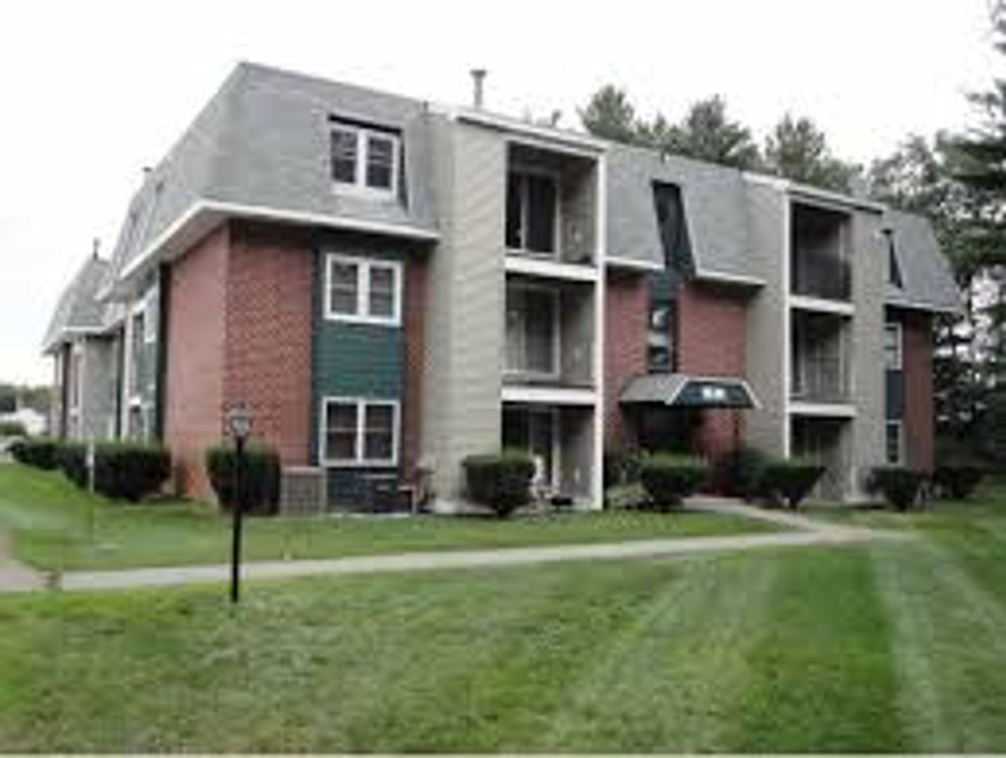 Nashua Apartment: 2 Knightsbridge Dr