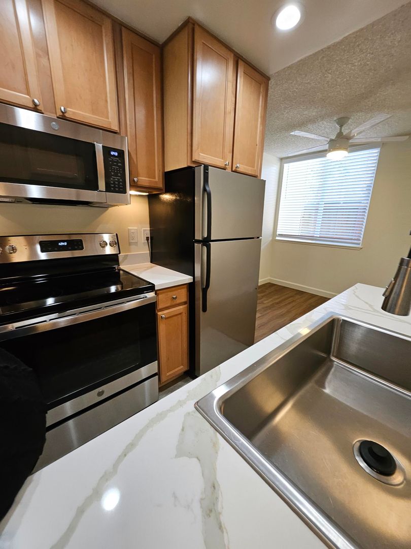 Pleasant Hill Apartment: 111 Cleaveland Road