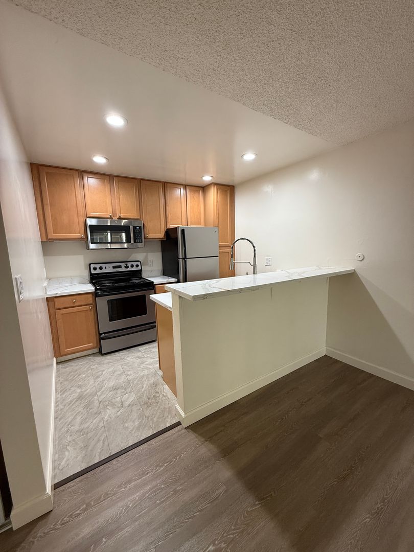 Pleasant Hill Apartment: 150 Cleaveland Road