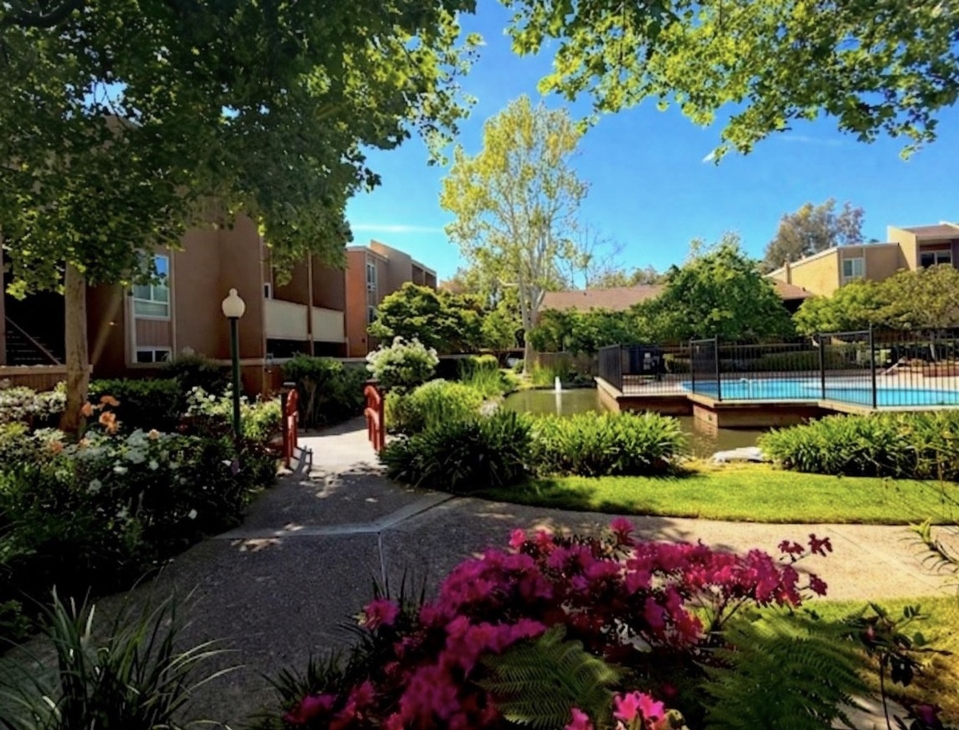 Pleasant Hill Apartment: 150 Cleaveland Road