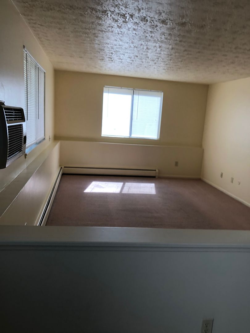 Geneva Apartment: 300 Sheridan Park Apartments