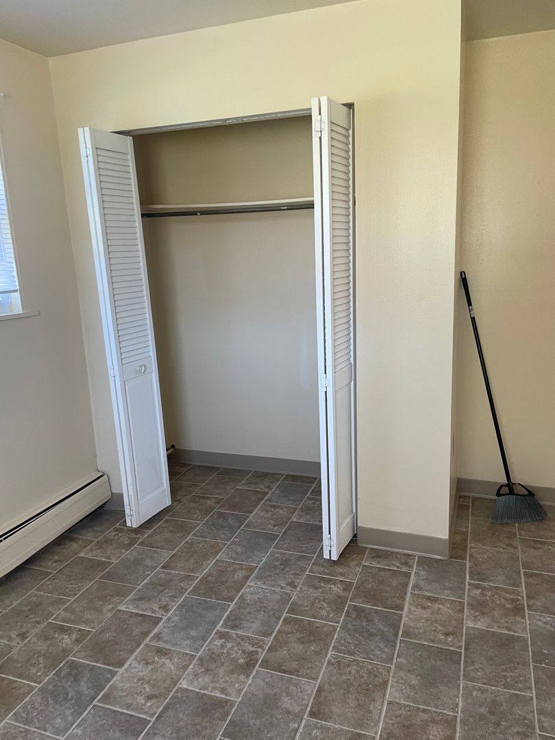 Geneva Apartment: 300 Sheridan Park Apartments