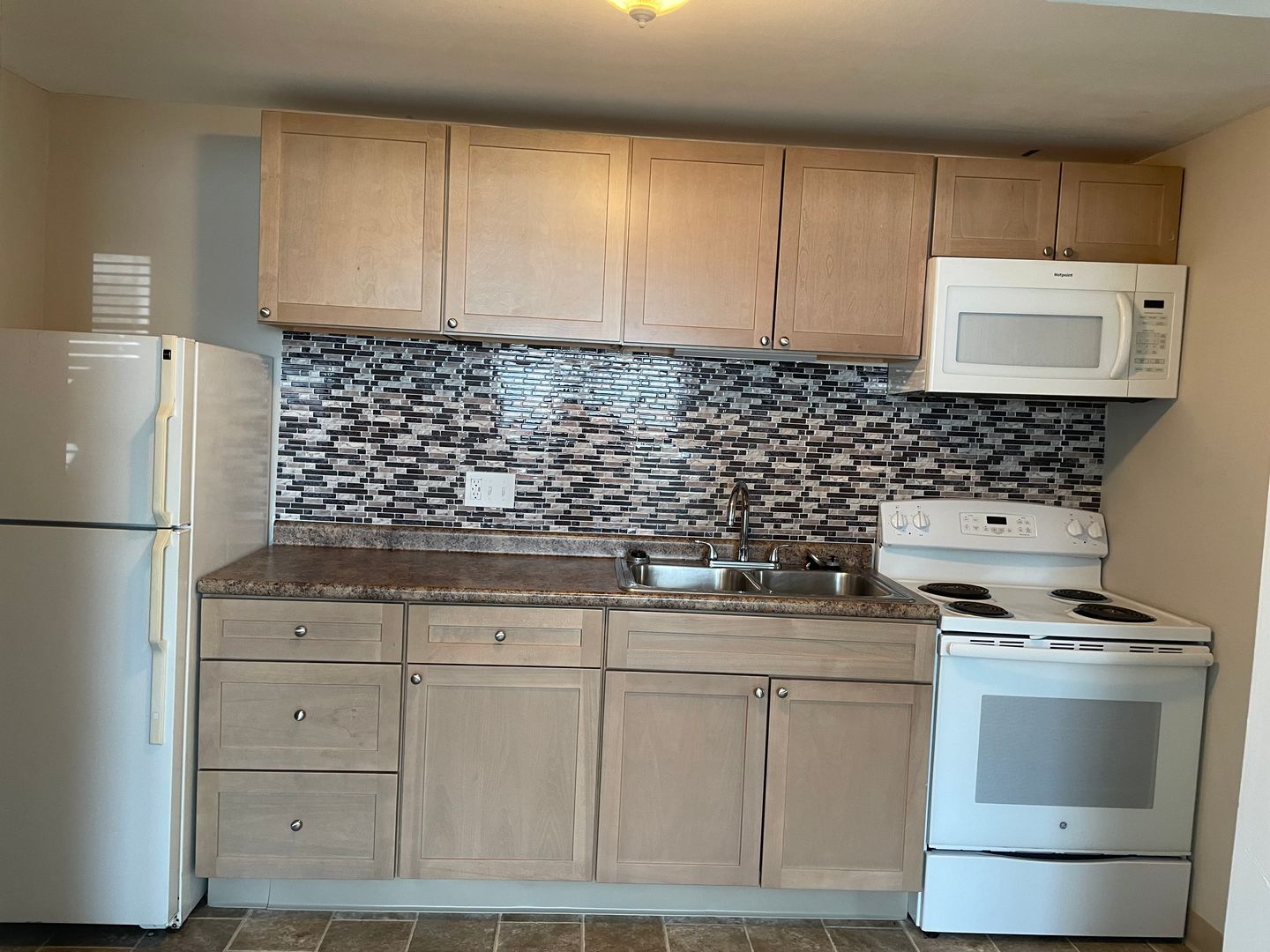 Geneva Apartment: 300 Sheridan Park Apartments