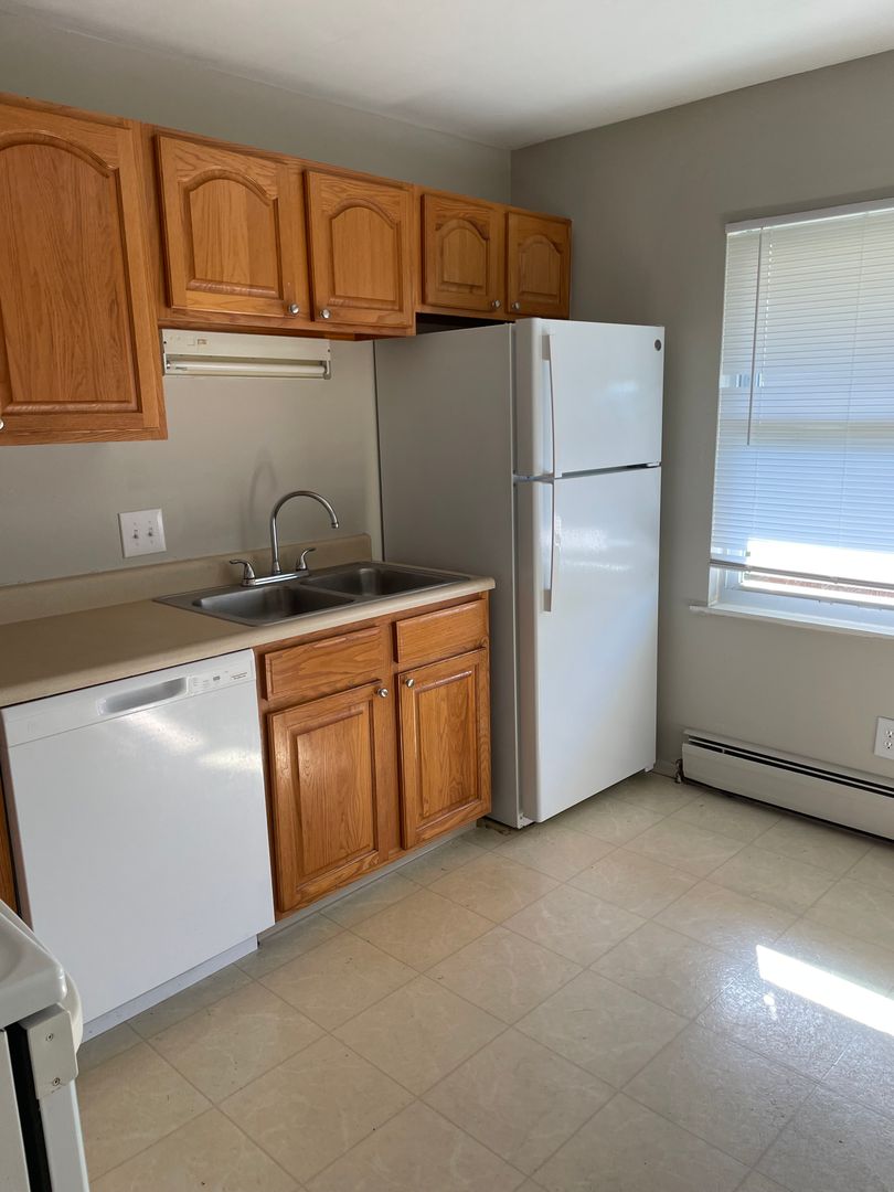 Geneva Apartment: 300 Sheridan Park Apartments