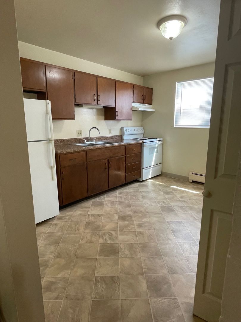 Geneva Apartment: 300 Sheridan Park Apartments
