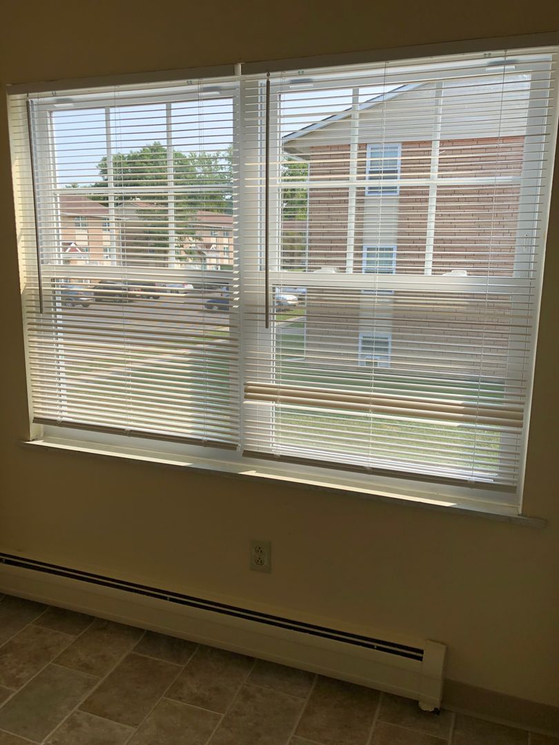 Geneva Apartment: 300 Sheridan Park Apartments