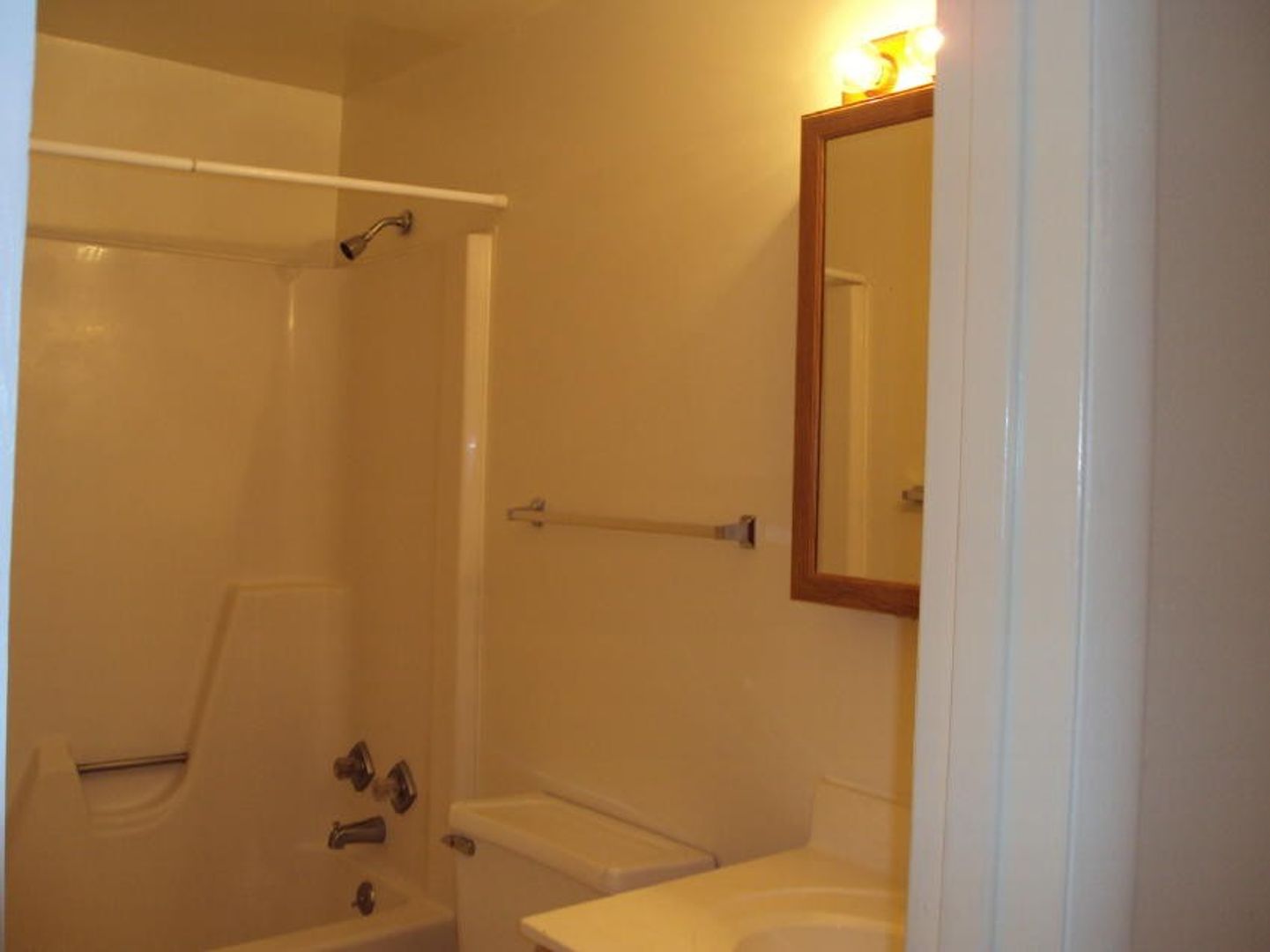 Geneva Apartment: 300 Sheridan Park Apartments