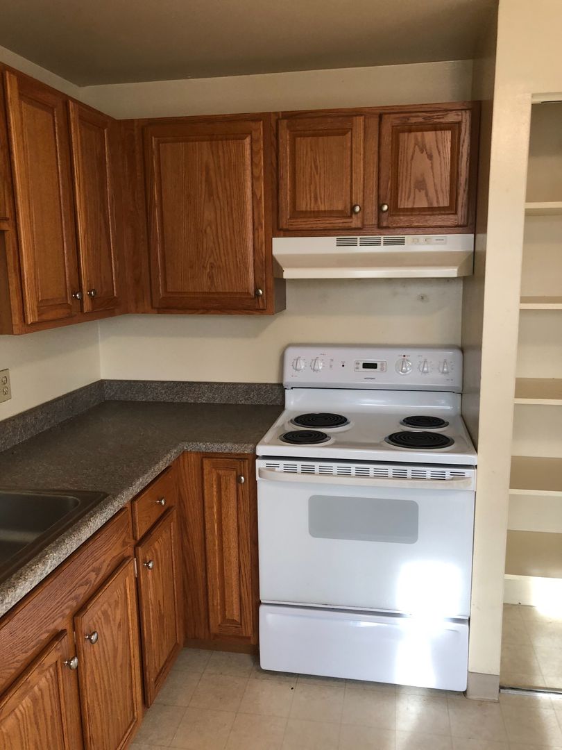 Geneva Apartment: 300 Sheridan Park Apartments