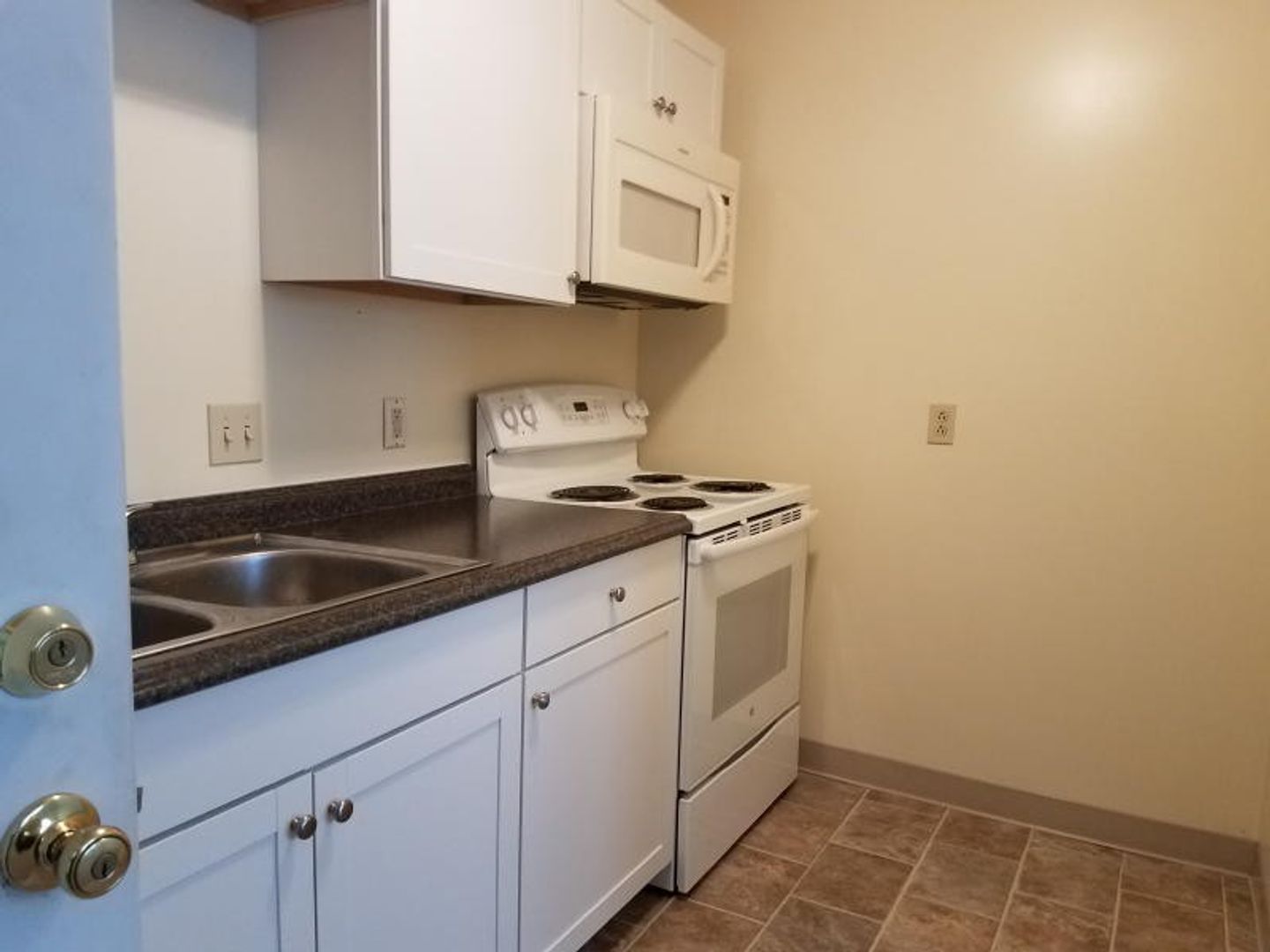 Geneva Apartment: 300 Sheridan Park Apartments