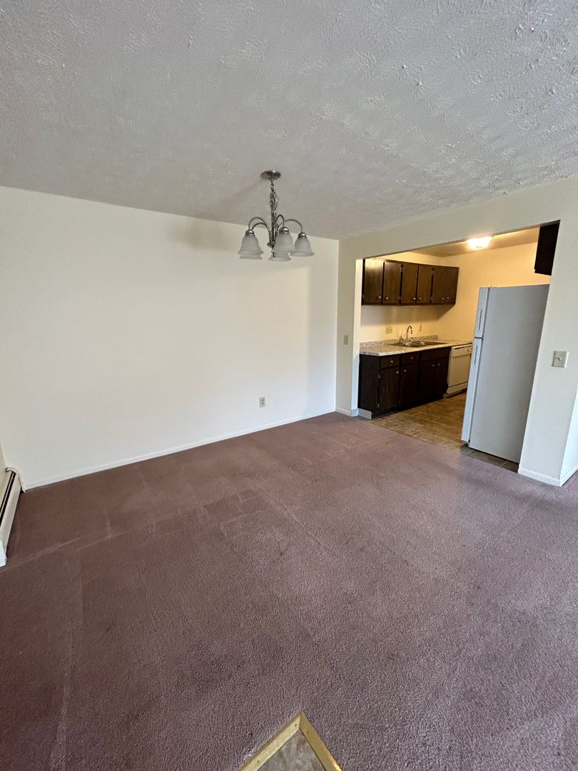 Geneva Apartment: 300 Sheridan Park Apartments