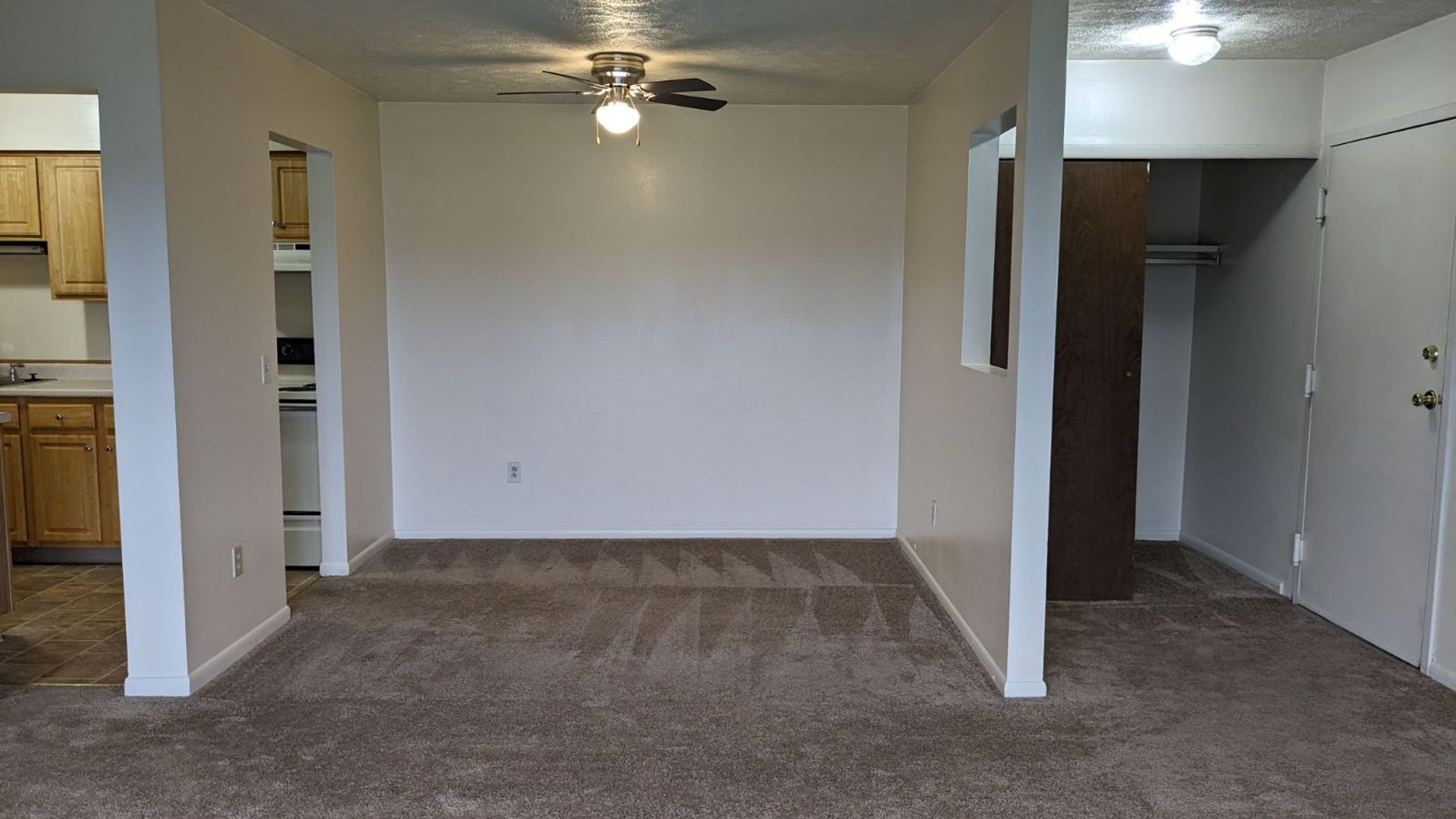 Batavia Apartment: Woodstock Gardens