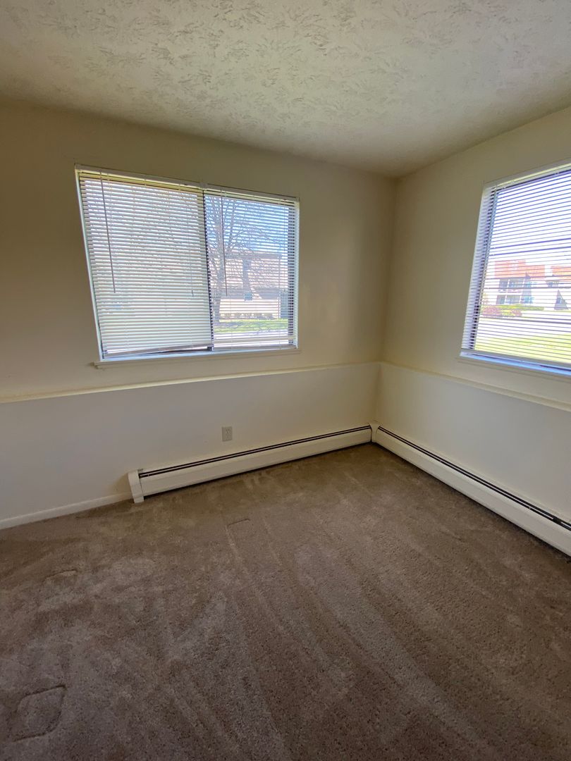 Geneva Apartment: 300 Sheridan Park Apartments