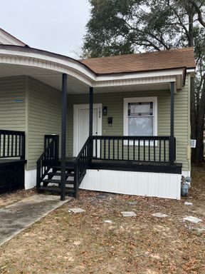 Cute 2 Bedroom Apartment. *** Move in Special*** – photo 1