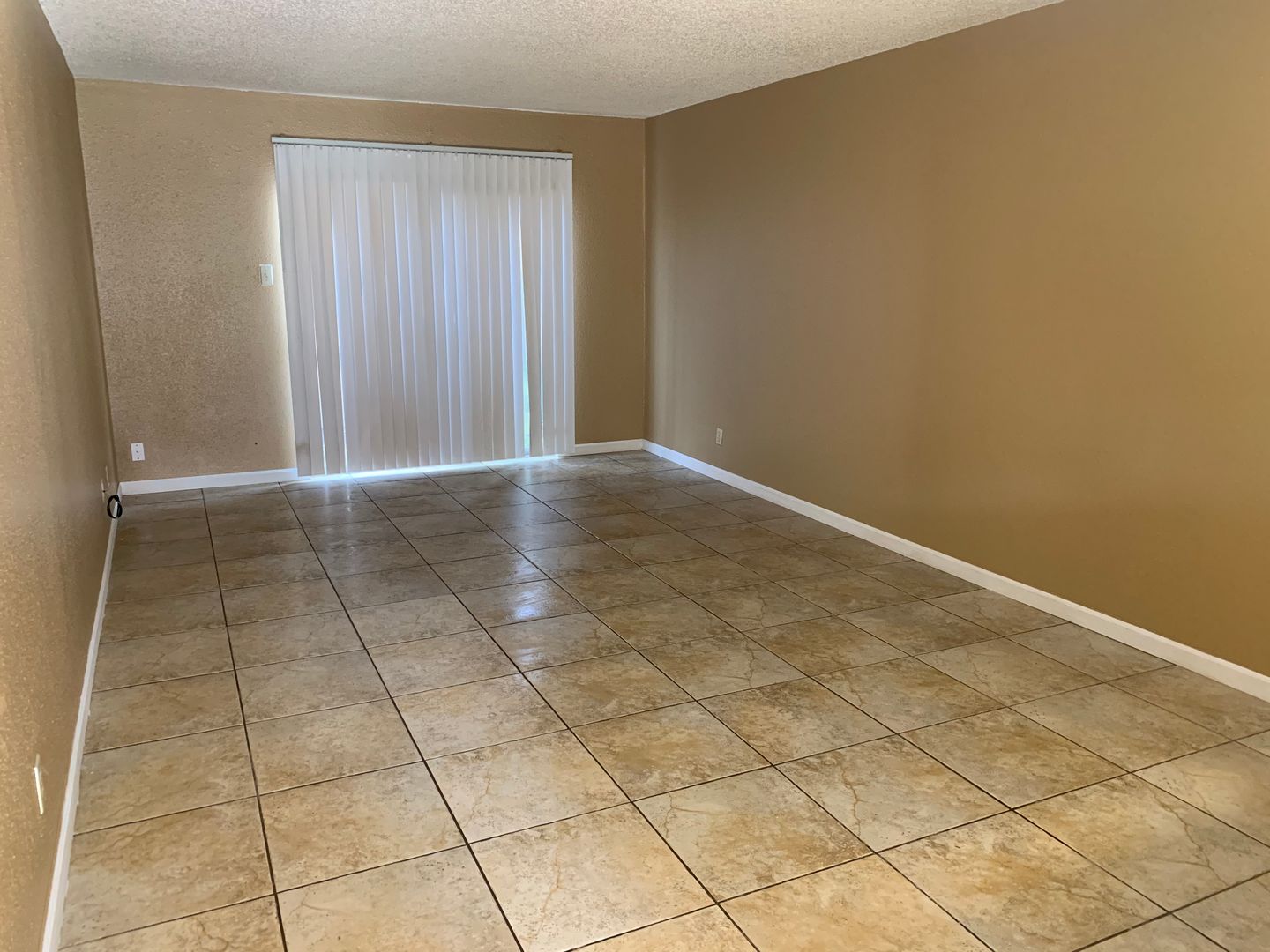 Orange Apartment: 2801 W Sunset Drive