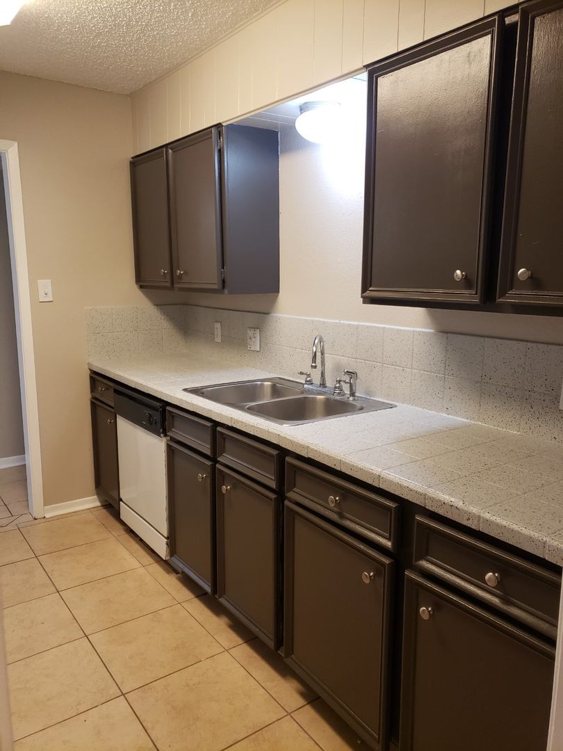 Orange Apartment: 2801 W Sunset Drive