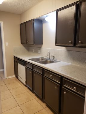 3 Bedroom/2 Bath Spacious Apartment – photo 1