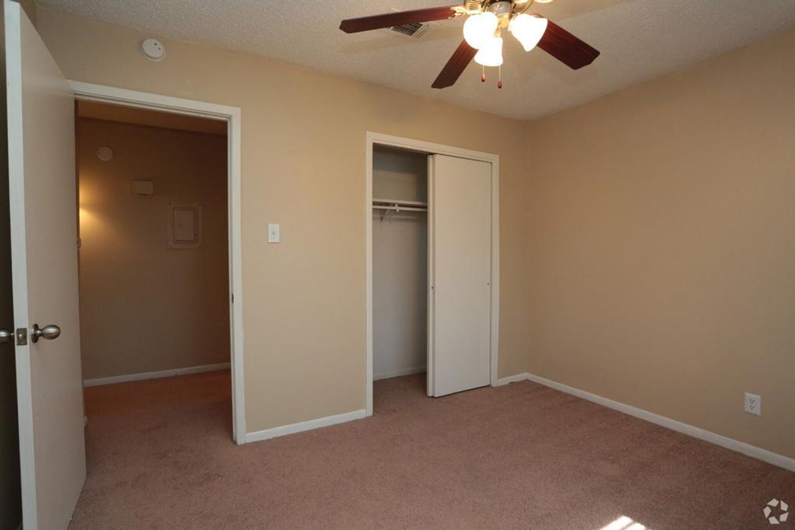 Orange Apartment: 2801 W Sunset Drive