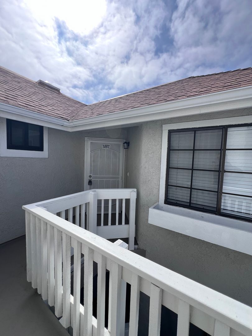 Huntington Beach House: 4682 Warner Avenue #B307