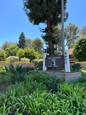 Huntington Beach 1 bed 1 bath Now Available – photo 1