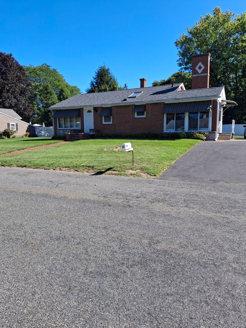 Grafton House: 21 Falmouth Drive