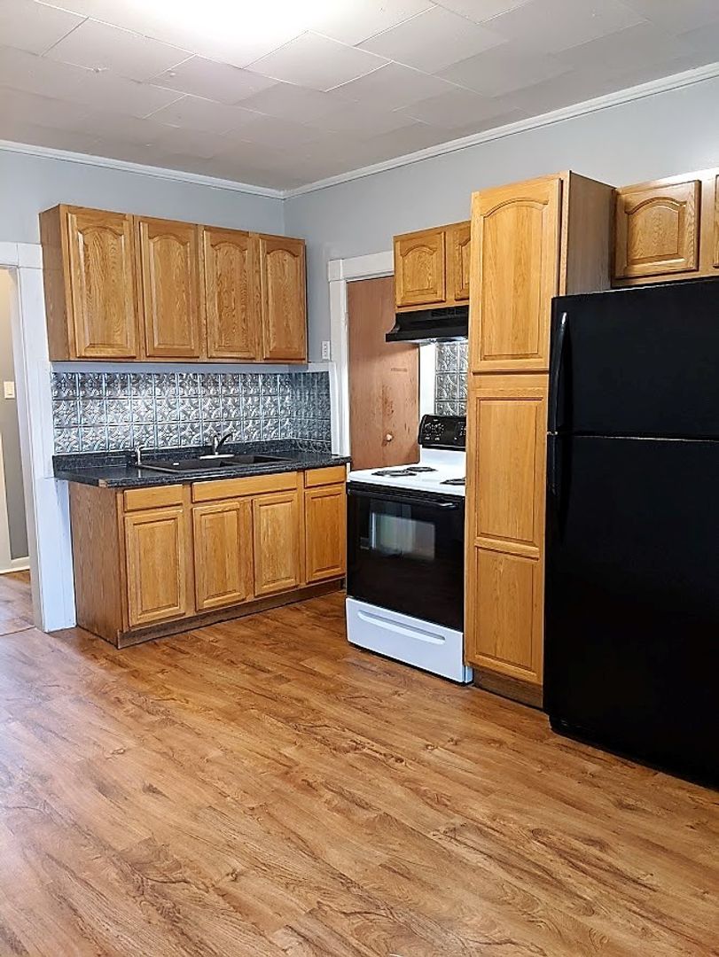 Southbridge Apartment: 187 Worcester Street