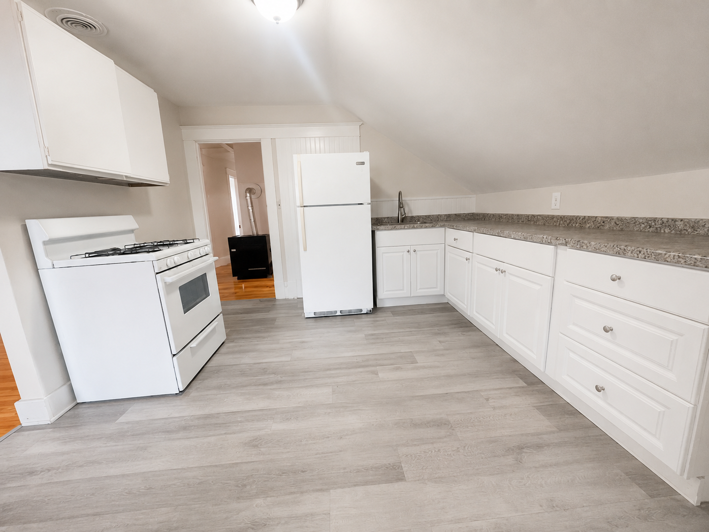 Putnam Apartment: 43-47 Van Den Noort Street