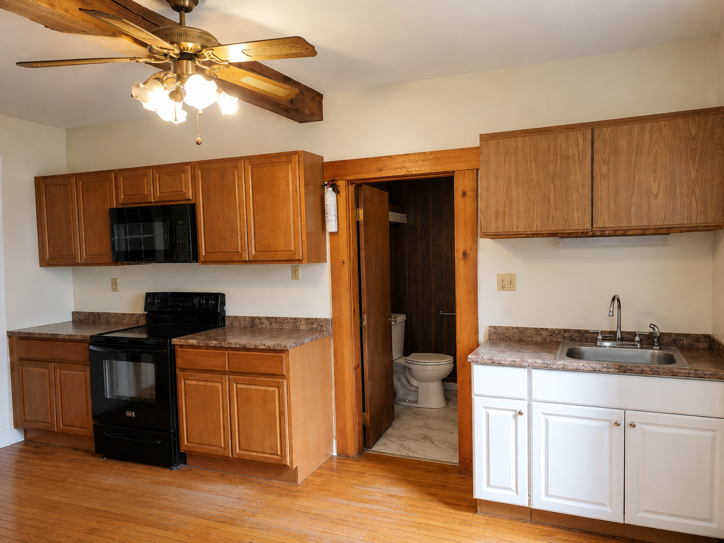 Athol Apartment: 332 Wallingford Ave.