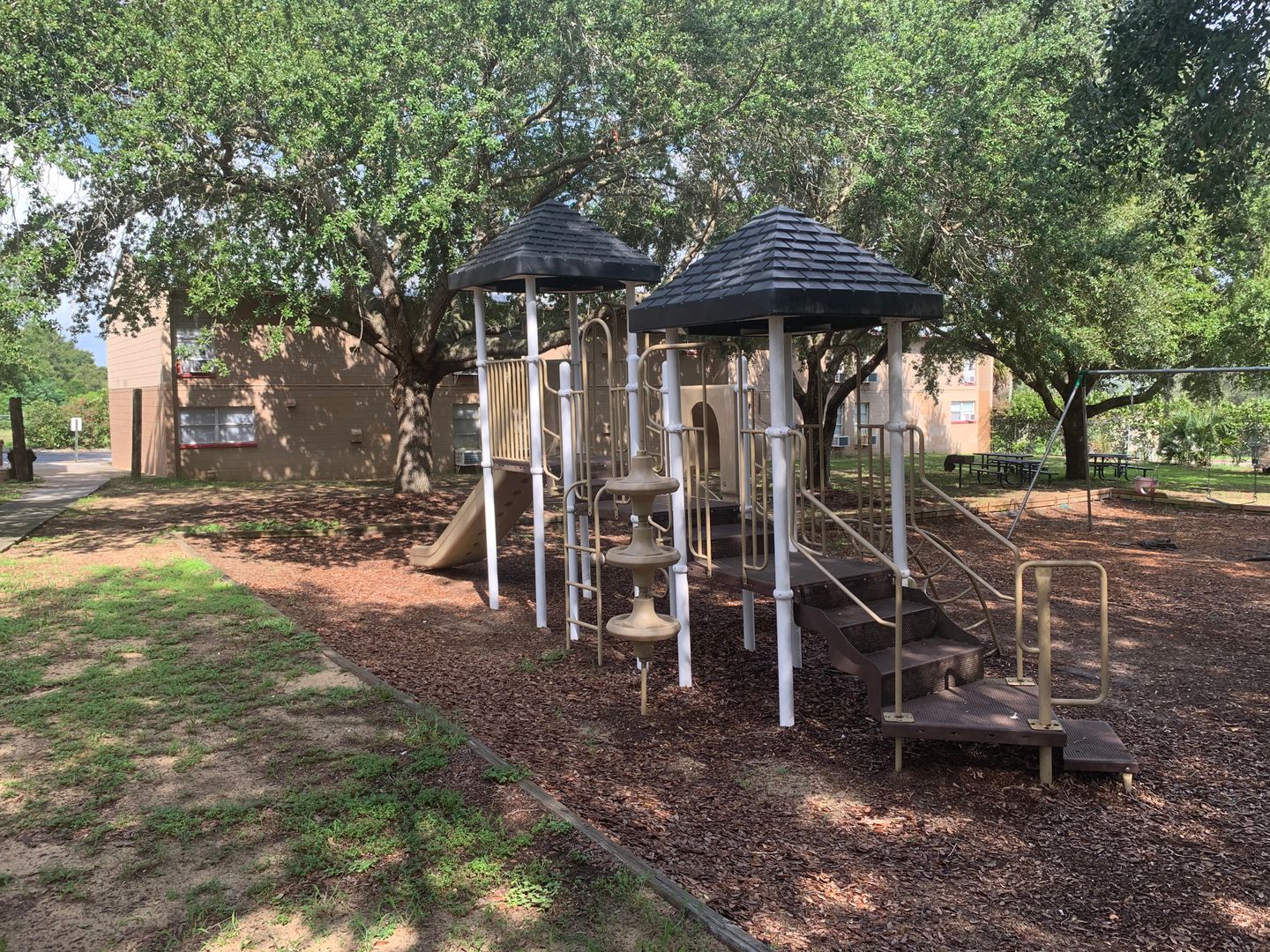 Eustis Apartment: 1482 E Mcdonald Ave