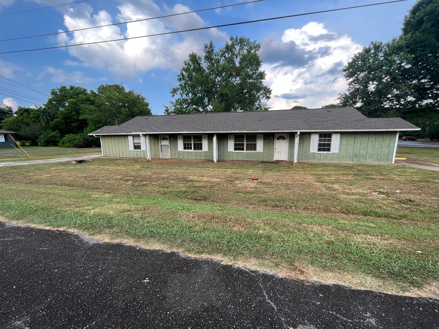 Cave Spring Apartment: 11 Glenda Drive