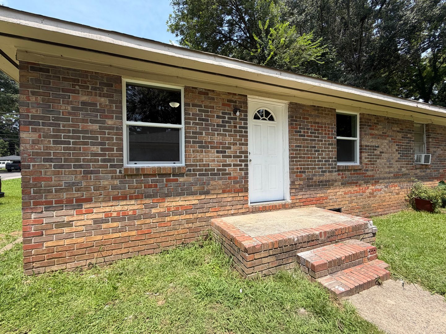Rome Apartment: 515 & 517 Wilson Avenue