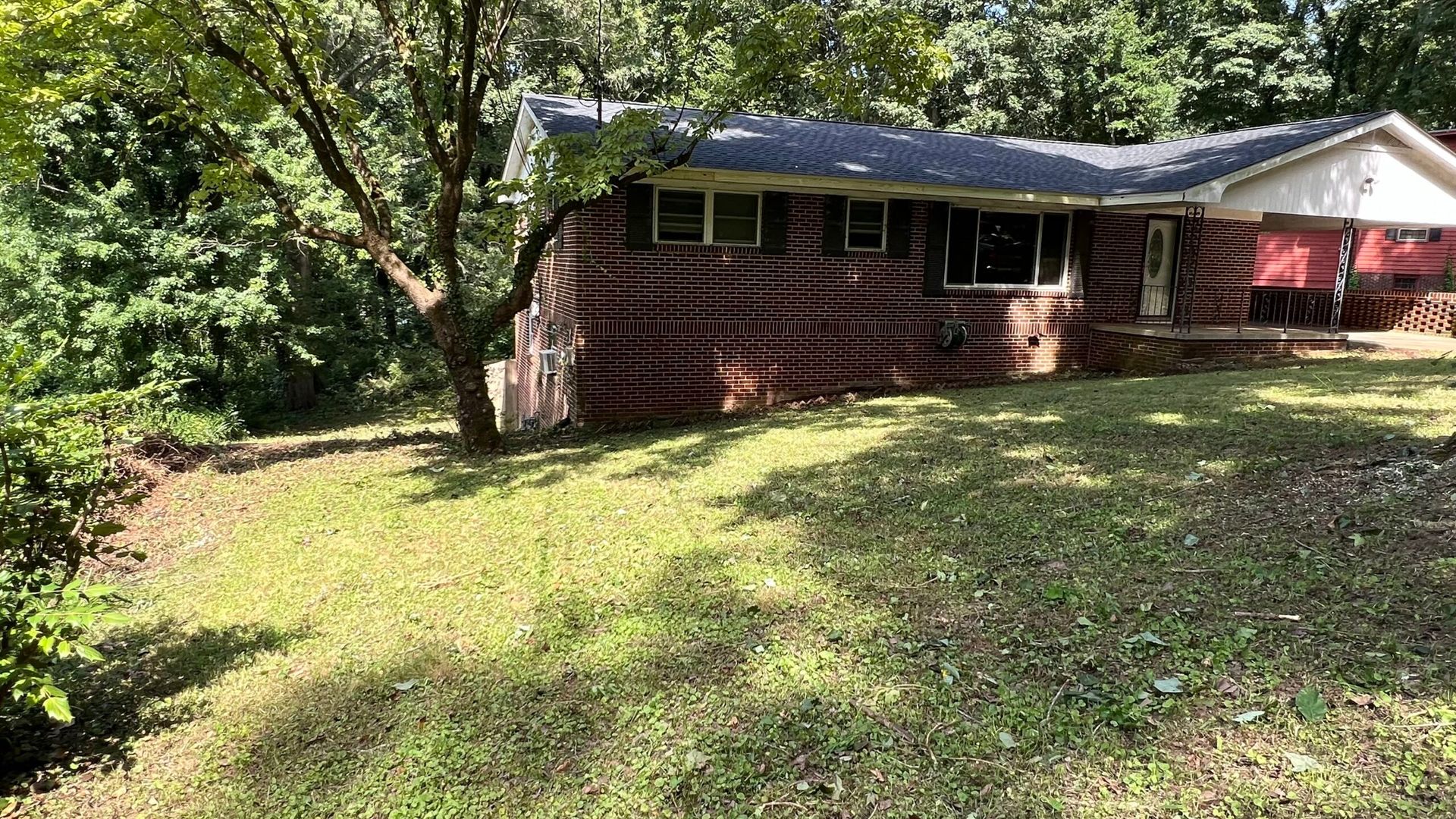 Lindale House: 27 Summit Drive